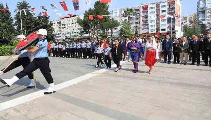 Büyükşehir Belediyesi 19 Mayıs’ı törenle kutladı