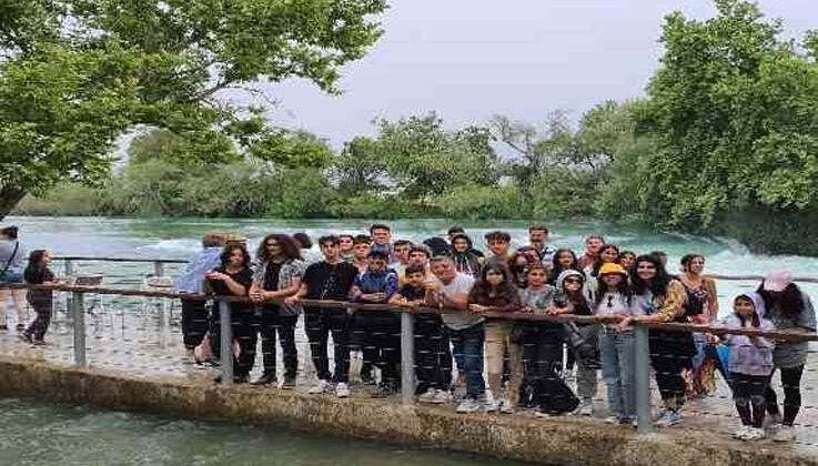 Büyükşehir, öğrencilere Antalya’yı gezdiriyor