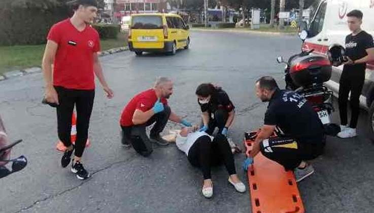 Kadın motosiklet sürücüsünü kaskı hayatta tuttu