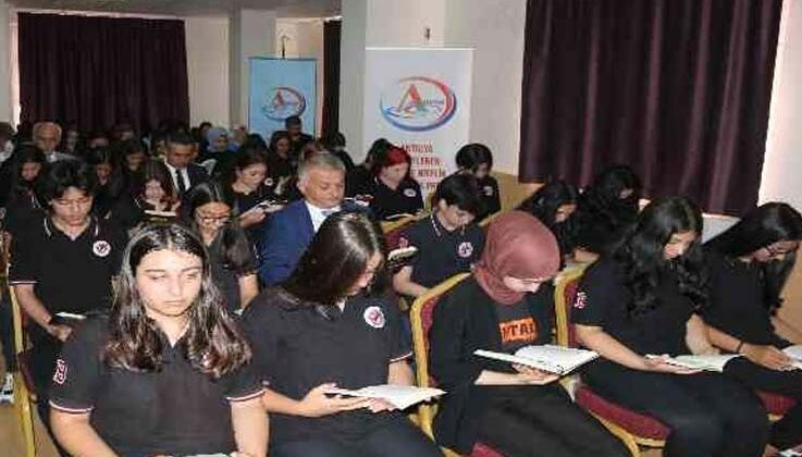 Antalya’da 33 bin öğrenciye kitap hediye edilecek