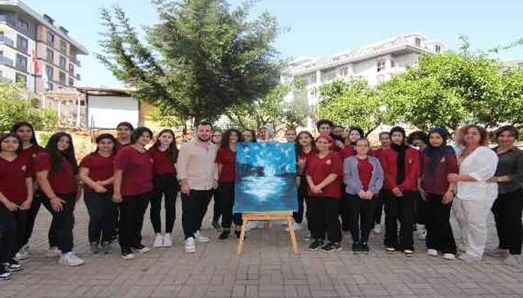Ressam Cam Emre Dağ’dan, Alanya’da okullarda canlı performans