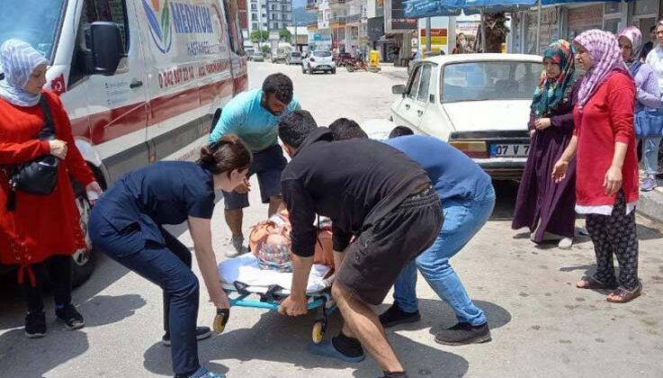 Sağlık çalışanları kazada araçta sıkışan sürücü için seferber oldu