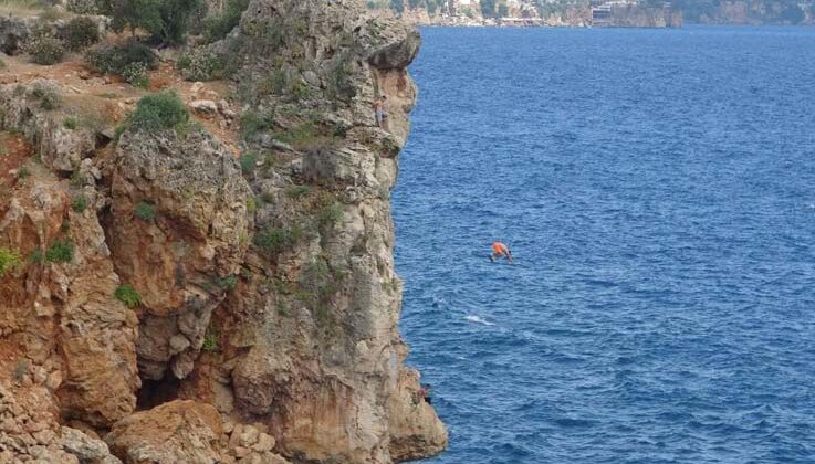 30 metrelik falezlerden denize ölümüne atlayış