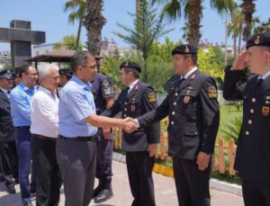 Finike’de bayramlaşma töreni düzenlendi