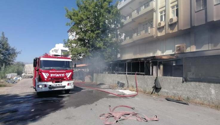 Antalya’da korkutan depo yangını