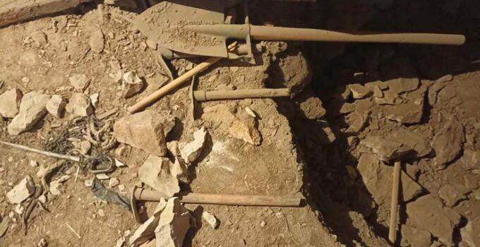 Antalya’da evde kaçak kazı yapan şüpheliler yakalandı