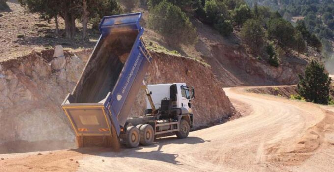 Elmalı Yuva Mahallesi yayla yolunda yenileme çalışmaları tamamlanıyor