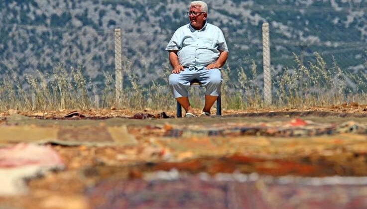Antalya’da tarlalarda milyonluk ‘organik halı’ nöbeti
