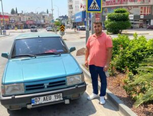 Altın ve para bulamayınca çaldığı otomobili bırakıp kaçtı