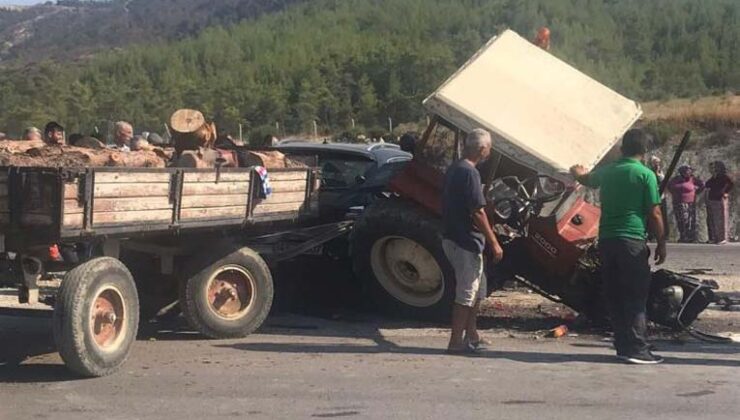 Manavgat’ta otomobil traktör çarpıştı: 6 yaralı