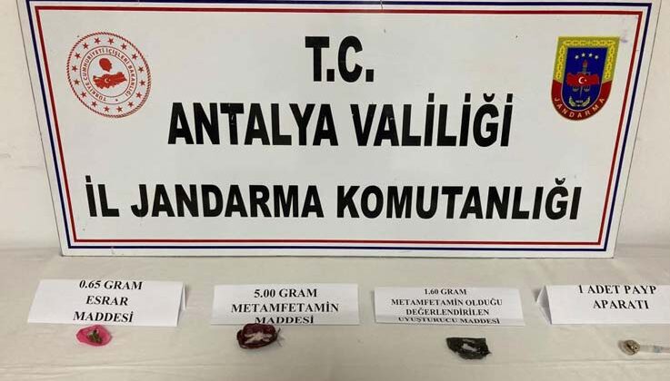 Antalya’da aranma kaydı bulunan şüpheli, jandarmaya yakalandı