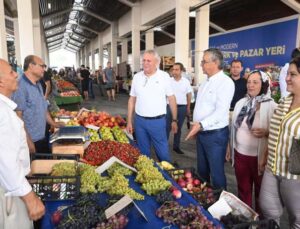 Kemer Belediyesinden vatandaşlara ve turistlere aşure ikramı