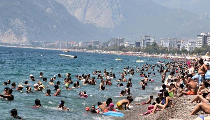 Antalya’ya gelen turist sayısı 9 milyonu geçti, hedef 12 milyon