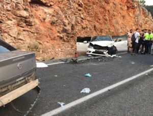 Antalya’da zincirleme trafik kazası: 4 yaralı