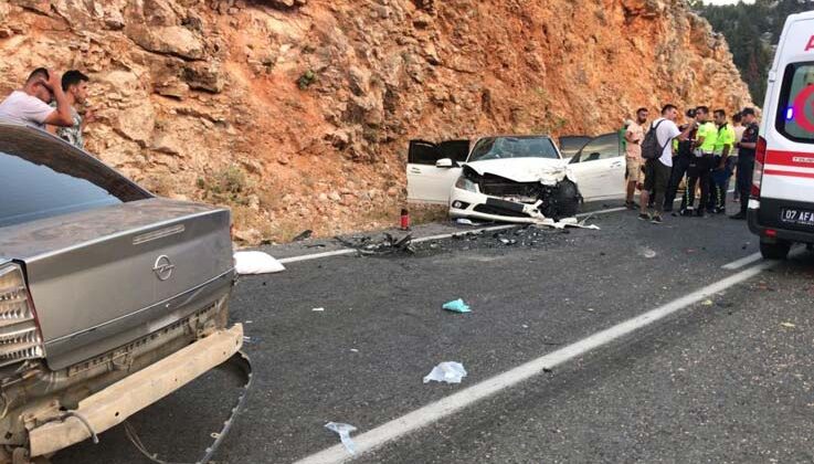 Antalya’da zincirleme trafik kazası: 4 yaralı