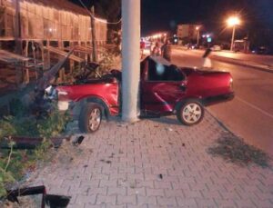 Kumluca’da iki otomobil çarpıştı: 1 ölü 6 yaralı