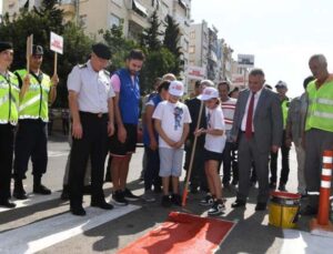 Antalya’da, ‘Yayalara Öncelik Duruşu, Hayata Saygı Duruşu” etkinliği düzenlendi