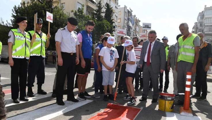 Antalya’da, ‘Yayalara Öncelik Duruşu, Hayata Saygı Duruşu” etkinliği düzenlendi