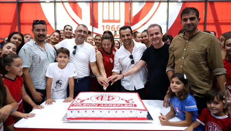 Antalyaspor Ahmet Uluç Spor Salonu ve voleybol sezonu açıldı
