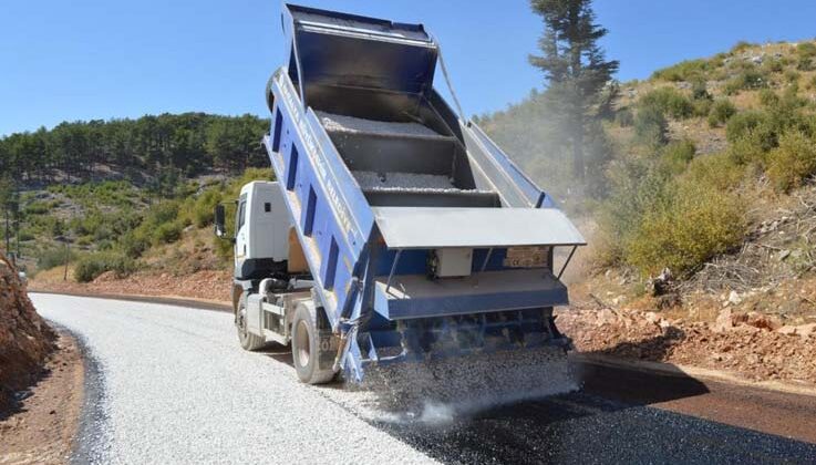 Kaş Sinneli grup yolu asfaltlanıyor