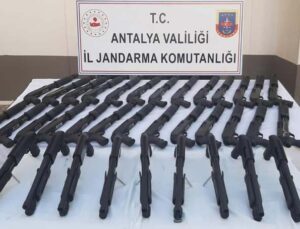 Manavgat’ta 35 adet pompalı tüfek ele geçirildi