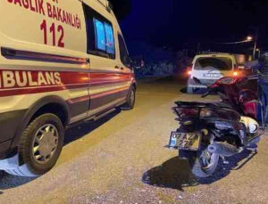Otomobilin çarpıp kaçtığı motosiklet sürücüsü yaralandı