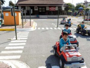 Kepez’de, ilkokul öğrencilerine trafik eğitimi