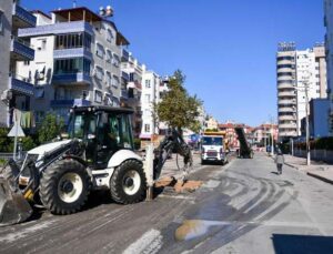 Muratpaşa, 2033 Sokak’ta yenileme çalışması