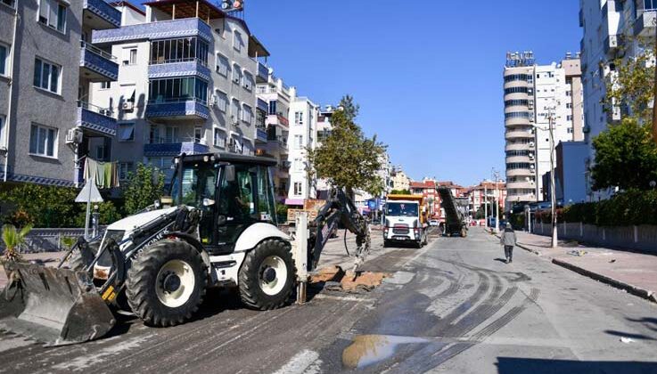 Muratpaşa, 2033 Sokak’ta yenileme çalışması
