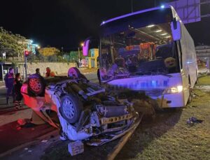 Şehirlerarası yolcu otobüsü ile otomobil çarpıştı: 1 ölü, 1 ağır yaralı