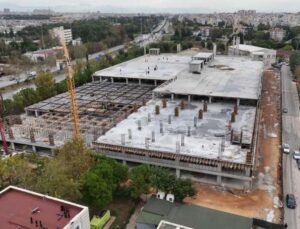 Akdeniz Üniversitesi Katlı Otopark’ın kaba inşaatı yıl sonuna tamamlanacak