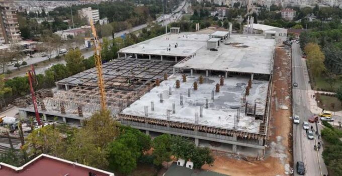 Akdeniz Üniversitesi Katlı Otopark’ın kaba inşaatı yıl sonuna tamamlanacak