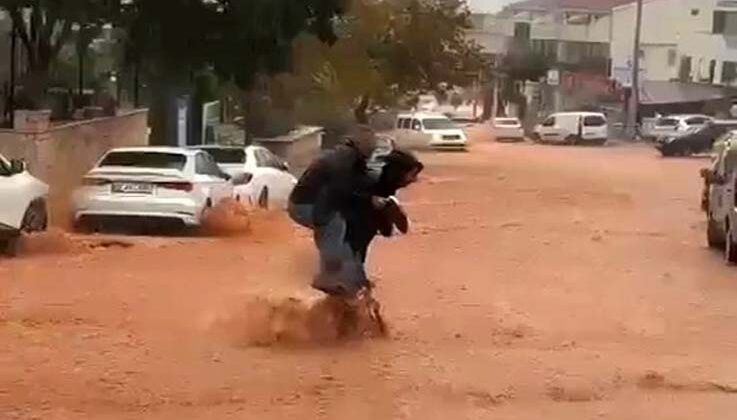 Kaş’ta sel meydana geldi