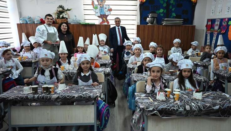 Başkan Topaloğlu minik aşçıların ‘pasta’ heyecanına ortak oldu