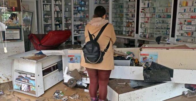 Kumluca’da sel esnafı vurdu, görüntüler savaş alanlarını aratmadı