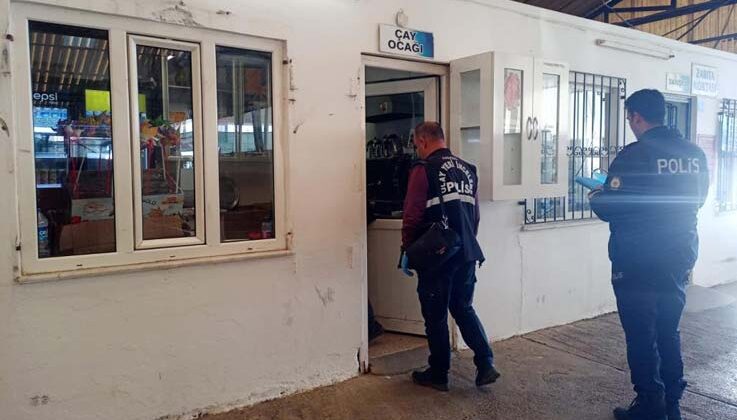 Çay evinde para bulamayan hırsızlar çikolata ve gazoz çaldı