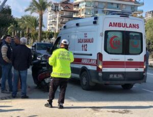 Gazipaşa’da motosikletle otomobil çarpıştı: 1 yaralı