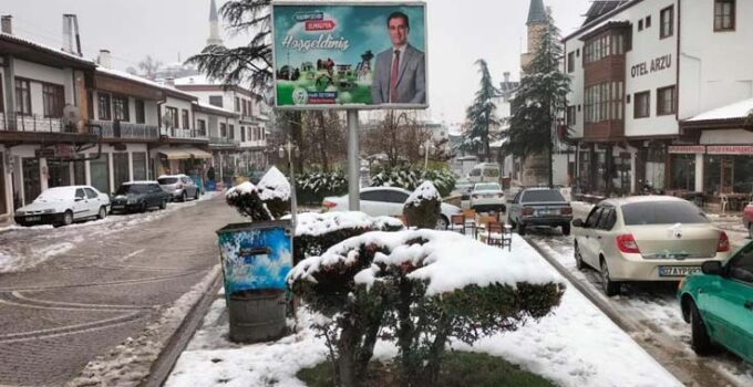 Antalya’nın Elmalı ilçesinde kar sevinci
