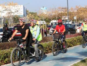 Görme engelliler farkındalık oluşturmak amacıyla pedal çevirdi