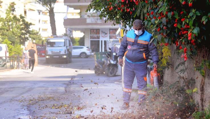 Alanya Belediyesi şehrin temizliğinde 7/24 görevde