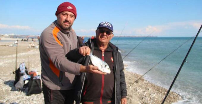 Antalya’da fırtına balık üretim çiftliğini vurdu, oltasını alan sahile koştu