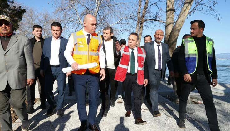 Finike Cumhuriyet Meydanı 23 Nisan’da açılıyor