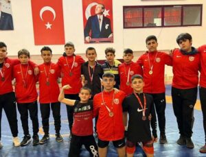 Grekoromende şampiyon Kepez
