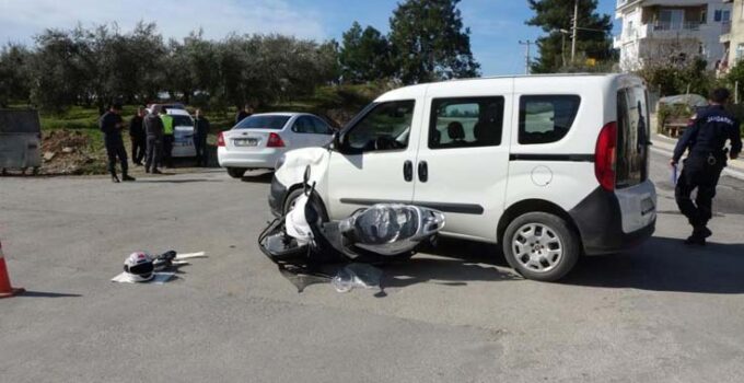 Manavgat’ta hafif ticari araç ile motosiklet çarpıştı: 1 yaralı