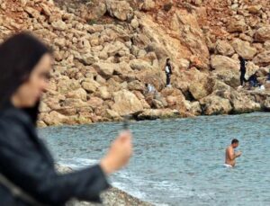 Türkiye’de kar esareti, Antalya’da deniz keyfi