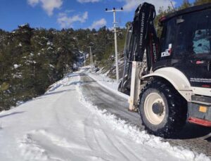 Kemer’in yüksek kesimlerinde kar etkili oldu