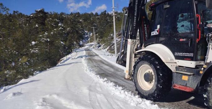 Kemer’in yüksek kesimlerinde kar etkili oldu