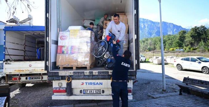 Kemer’den iki yardım tırı daha yola çıktı