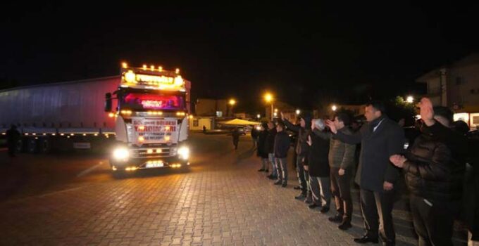 Kaş’tan 9 yardım tırı dualarla deprem bölgesine uğurlandı