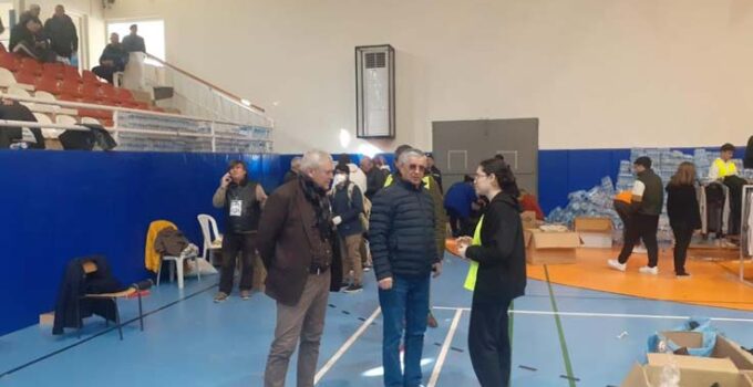 Kemer depremzedelerin yaralarına ortak oluyor
